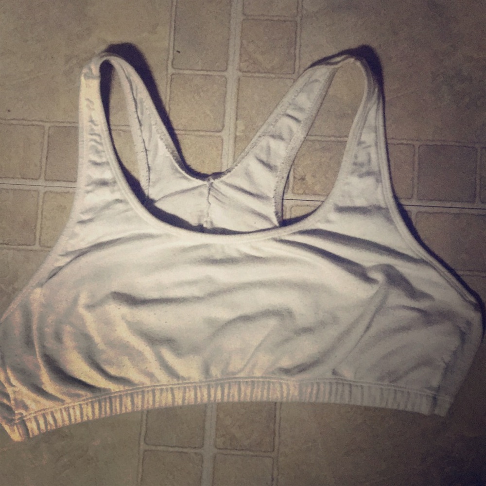 I'm selling a plus size bra white (cleaned)